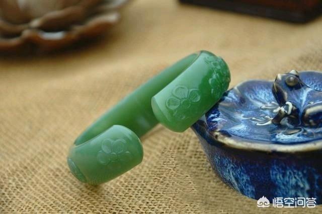 玉镯子断了去哪里修复,请问玉镯子摔碎了，还能修复吧？哪能修？