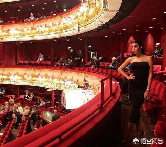c罗与女友已完婚:C罗与女友乔治娜多次外出散步不戴口罩引发争议，对此你怎么看
