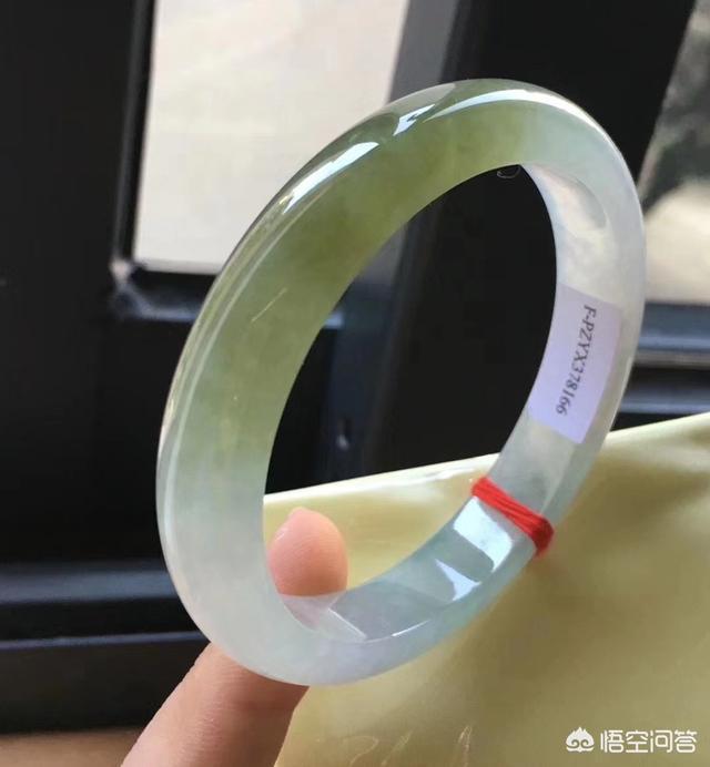 碧玉手镯价格多少,一万五预算，能买个什么样的玉镯？