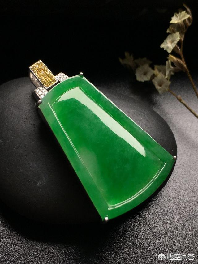 哪种翡翠对身体好,想买个翡翠给父母，有什么推荐的吗？