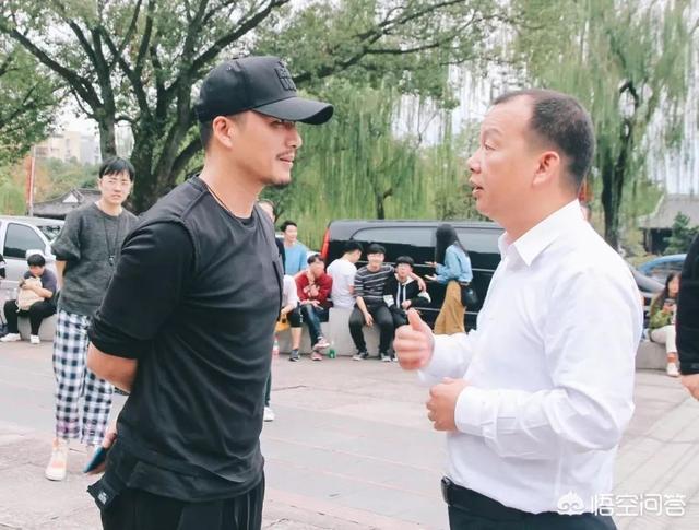 何晟铭图片:娱乐圈有哪些感觉个子很高，但其实很矮的明星？