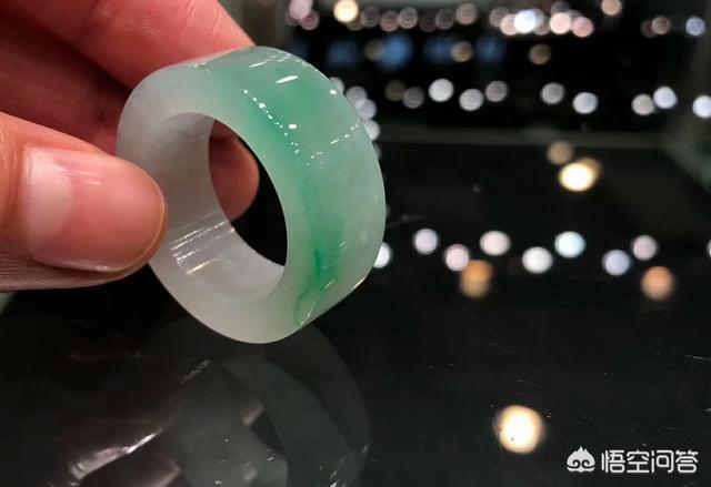 翡翠雕刻,翡翠雕刻，越简洁价格就越高吗？