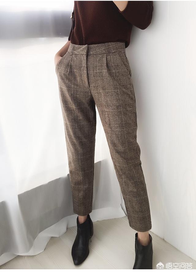 咖色的格子烟管裤搭配什么衣服好看？