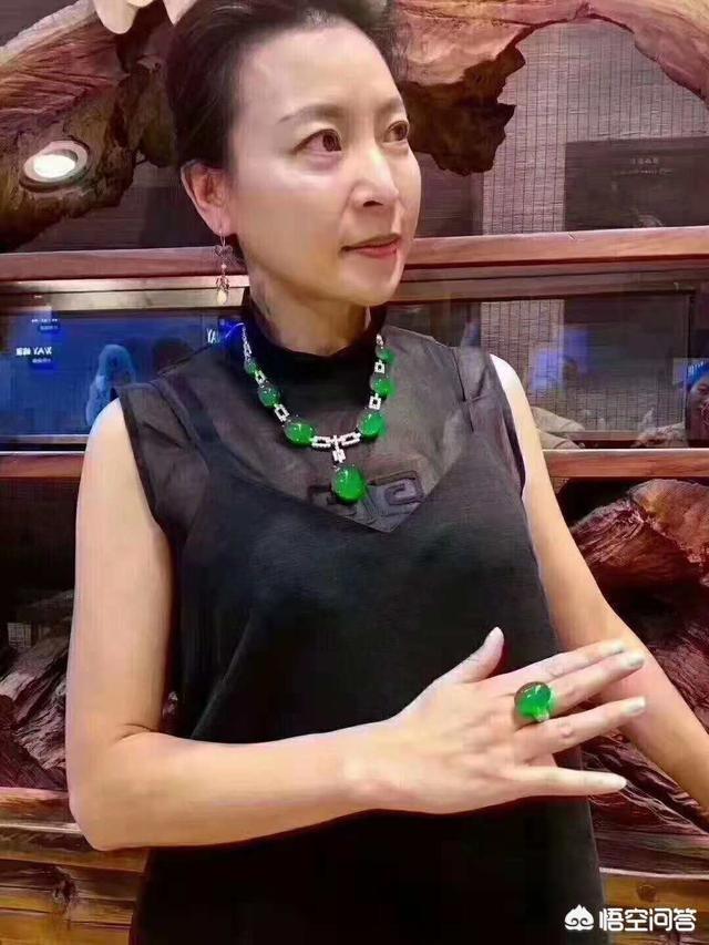 佩戴翡翠有什么讲究,如何佩戴翡翠才能显得有格调？