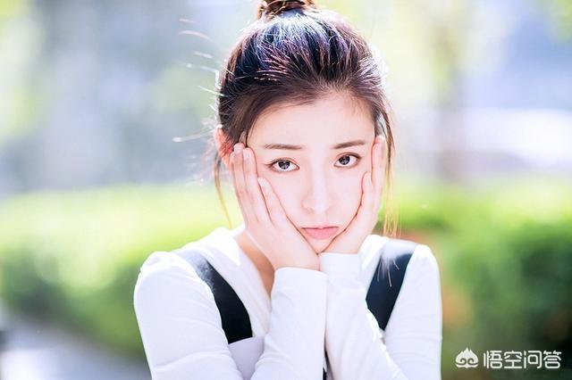 哪些中国大陆女明星是你看一眼就觉得很漂亮的？