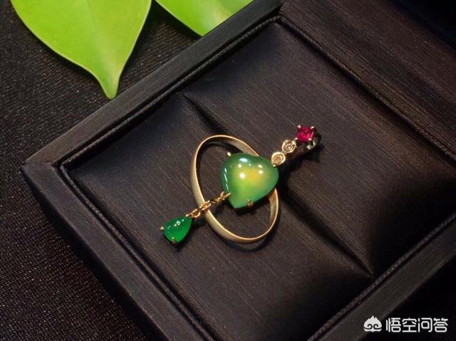 今年流行什么黄金首饰,18K金首饰镶嵌流行吗？为什么？