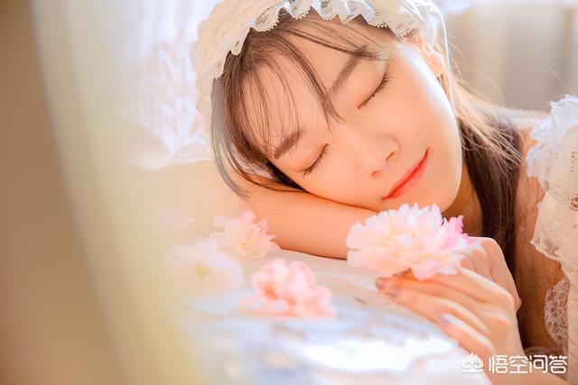 经常更换朋友圈背景照片的女孩是什么心理是因为她恋爱了么