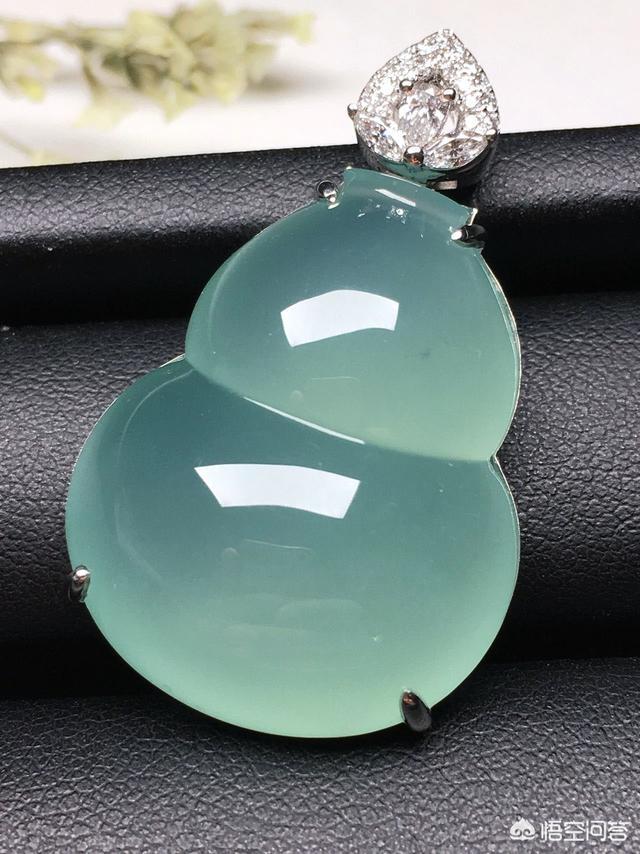 哪种翡翠对身体好,想买个翡翠给父母，有什么推荐的吗？