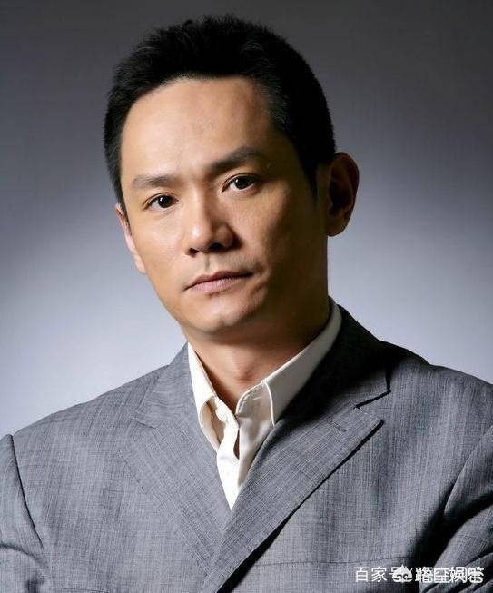 黄诗佳:电影《狗十三》中，有哪些细思极恐的细节？