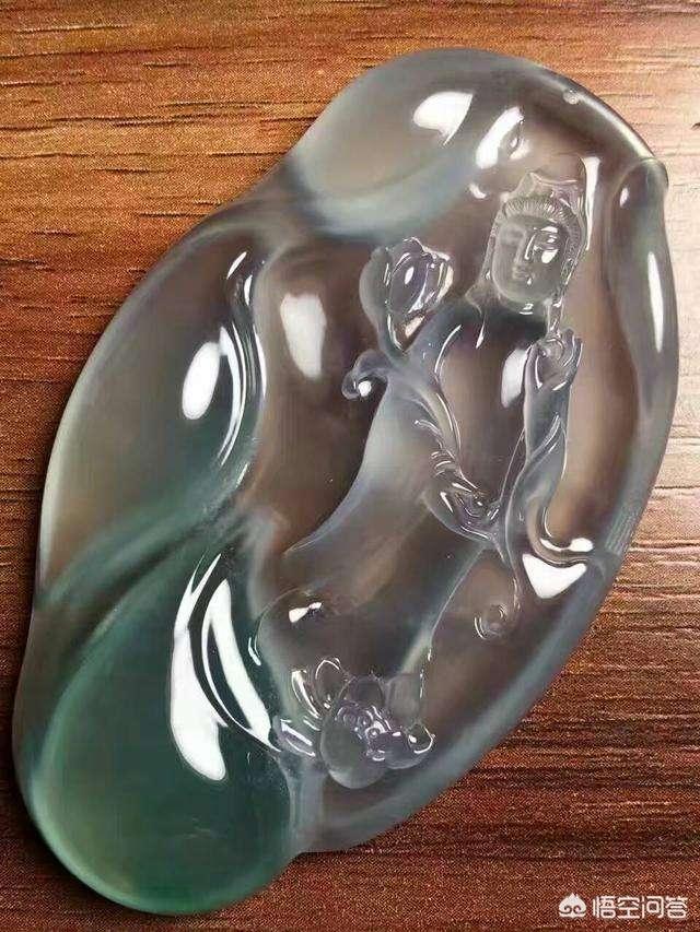 怎么知道自己的翡翠值多少钱,朋友给了个翡翠，能否看看真假，估个价格？