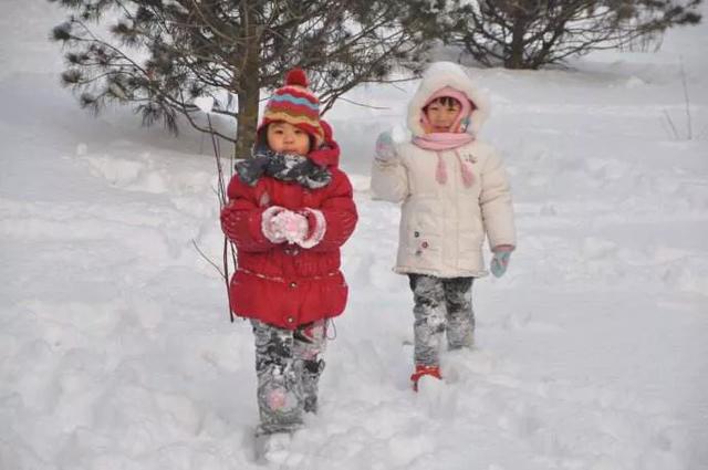 冬季少儿户外亲子活动，在严寒的天气里，孩子的户外活动怎么进行呢？
