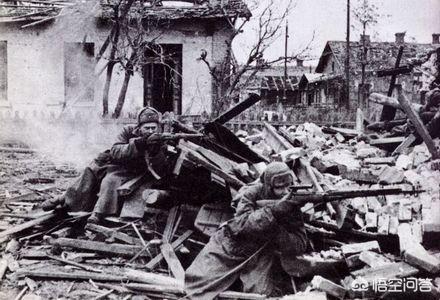 电影《兵临城下》狙击手对决，是瓦西里还是科宁斯上校枪法准？