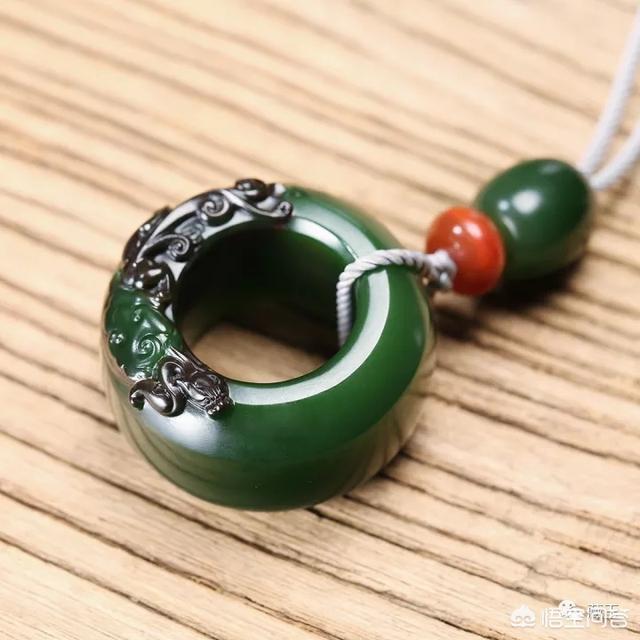 碧玉的真假,怎样鉴别和田碧玉菠菜绿的真假？