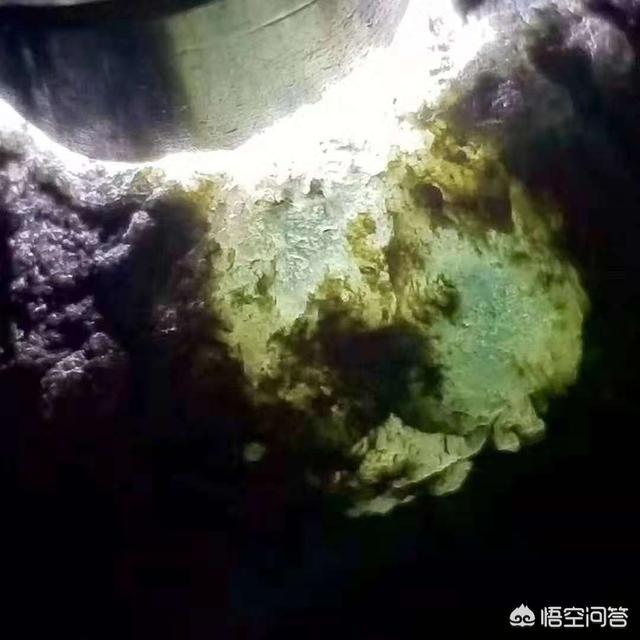 翡翠原石专业知识,何为原石，何为赌石，如何去辨别？