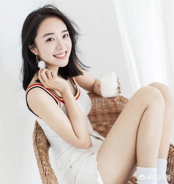 伊芙蕾雅照片:LOL解说小苍和Miss选一个做你女朋友，你选谁