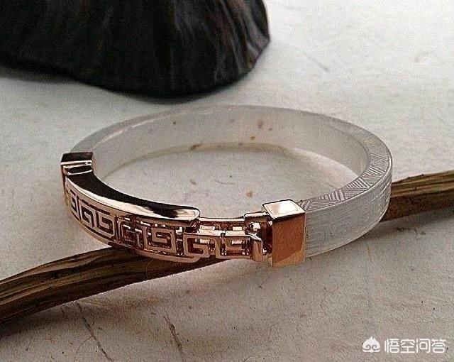 玉手镯不小心摔断了预示什么,翡翠手镯不小心摔断了怎么办？要怎么挽救？