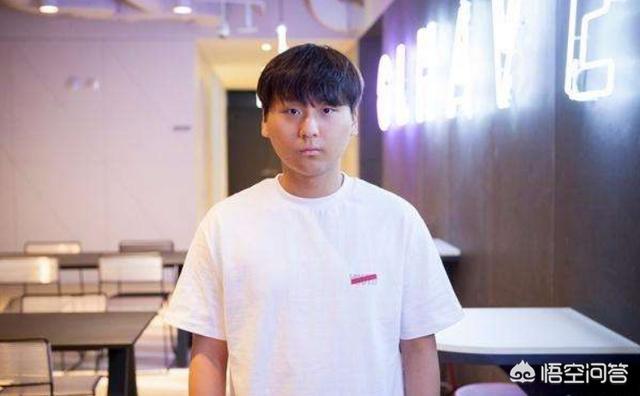 lpl解说猫猫图片:lol解说娃娃爆料JDG新打野闻名世界，你觉得会是谁呢？