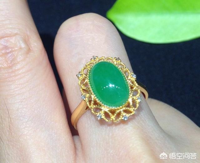 今年流行什么黄金首饰,18K金首饰镶嵌流行吗？为什么？