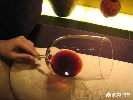 红酒有沉淀物正常吗，葡萄酒中有沉淀物，是坏了吗