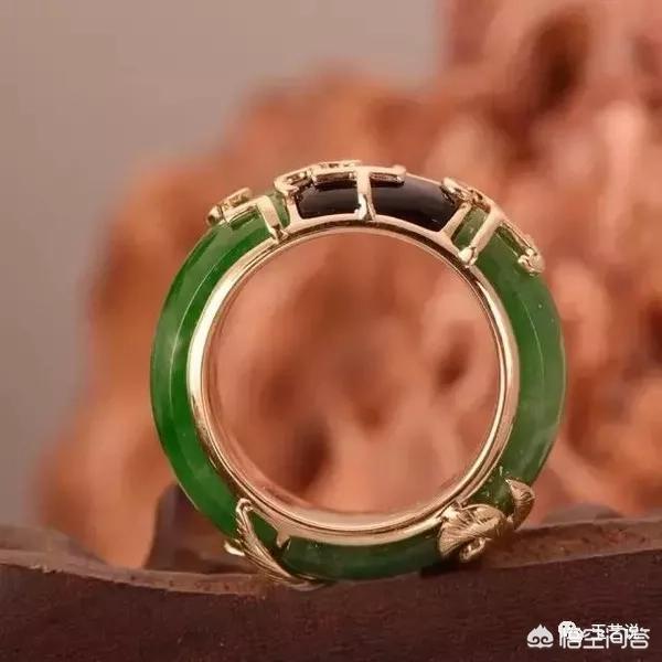 玉镯可以修复吗,玉镯断成3截，有办法补救吗？