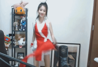 蛇姬cos:如何评价冯提莫睡衣cos海贼王女帝秀大长腿