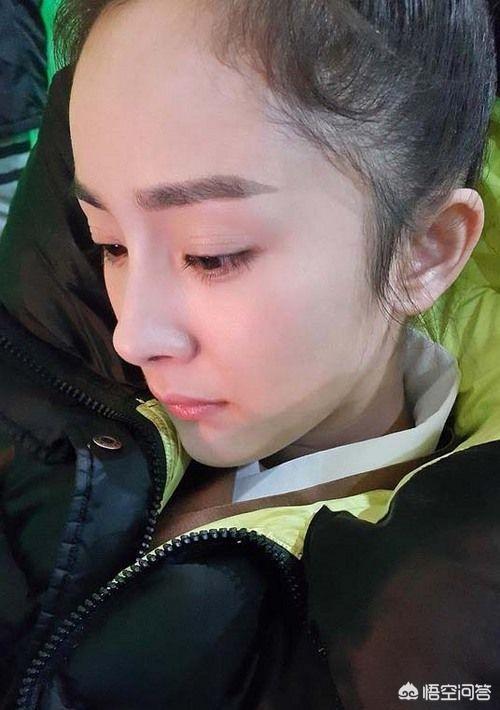 额头宽大,发际线略微高,适合什么样的刘海呢？