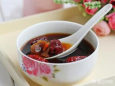 黑枸杞可以和桂圆红枣一起泡吗，桂圆红枣枸杞茶适合用多少度的水泡