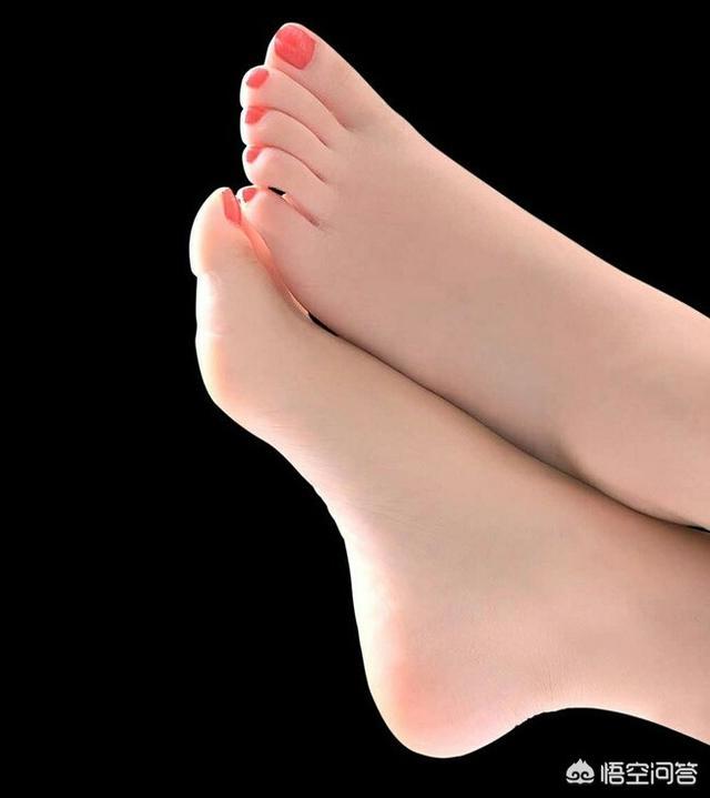 你知道自己是什么脚型吗，你认为什么样子的脚可以称为“玉足”