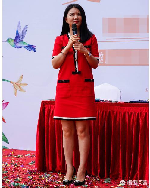 李湘的前任老公是谁:42岁大S鱼同龄李湘合影，两人谁更年轻漂亮？