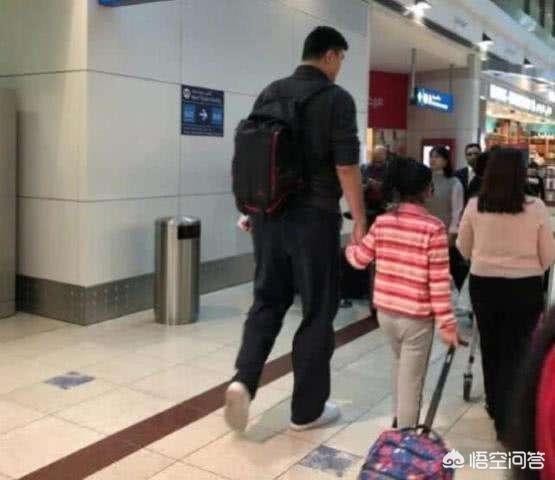 姚明老婆身高:身高2米26的姚明身形有多么夸张？