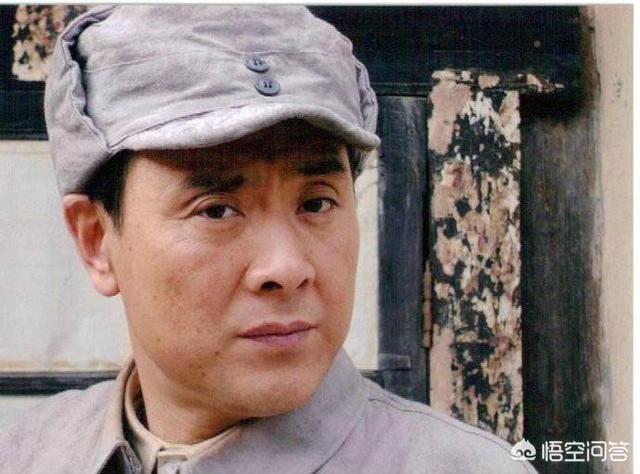 钟伟将军:电视剧《亮剑》中的丁伟是纵队司令，为何仅授少将衔？