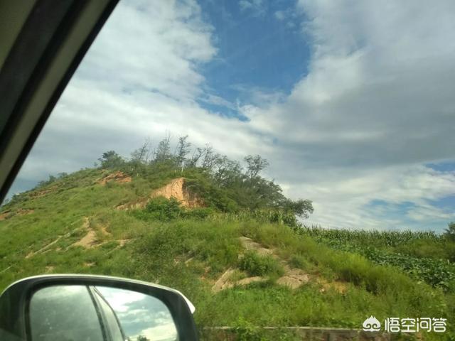 两轿车隧道内飙车:高速路上隧道内禁止超车，那前车车速太慢怎么办