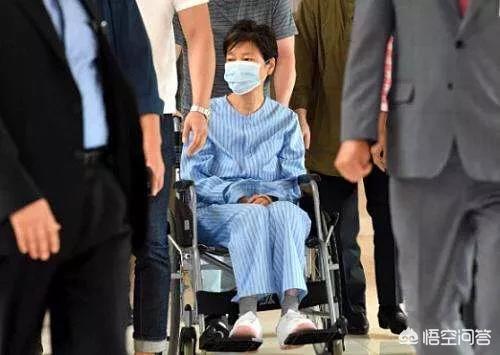 朴有天将获刑15年:韩国前总统李明博羁押到期后保释，朴槿惠还有希望出狱吗