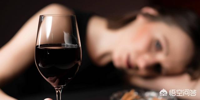 晚上睡前喝红酒减肥吗，老年女性晚上喝红酒对身体有什么好处？