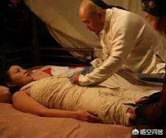 清代后妃:清朝时期，妃子为何在脖子上挂白布条，是为了方便皇上