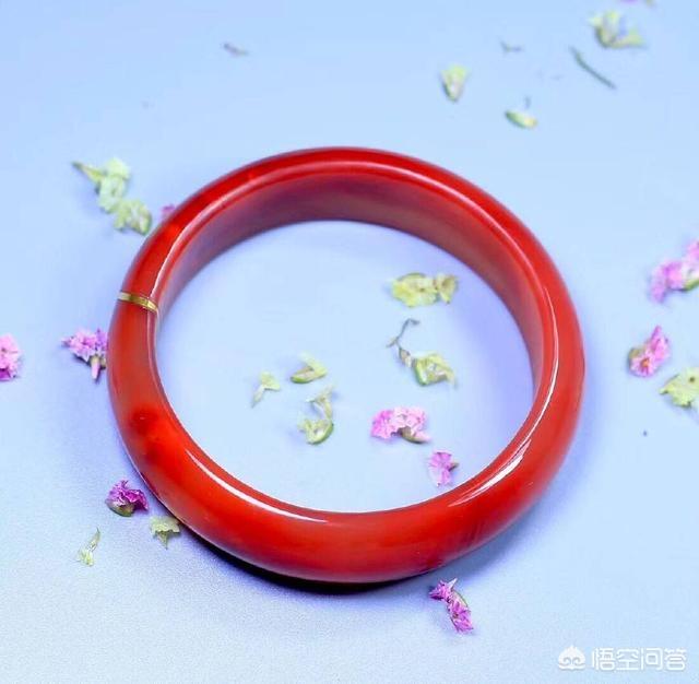 玉镯断了改什么小件,南红玉镯子碎了如何修复？玉器断了怎么办？