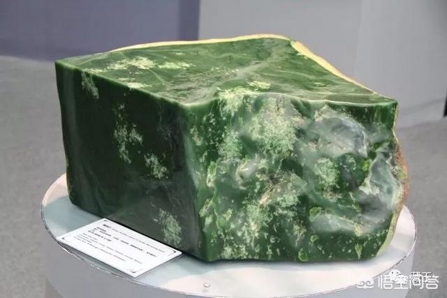 和田碧玉有黑点好吗,和田碧玉手镯中有黑点的能达到收藏级别吗？