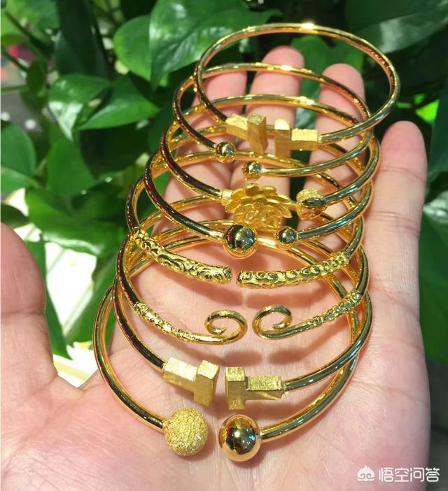 结婚黄金手镯买什么款式,结婚预算在1万左右买什么黄金饰品？
