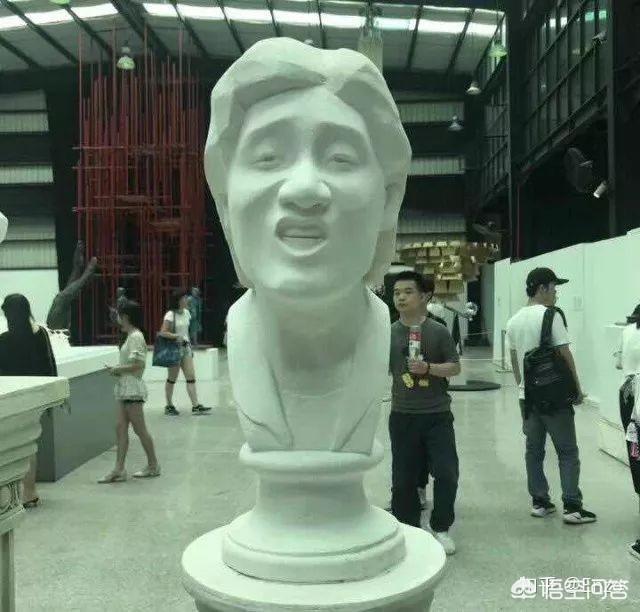 尤金妮大婚为何邀请刘强东？