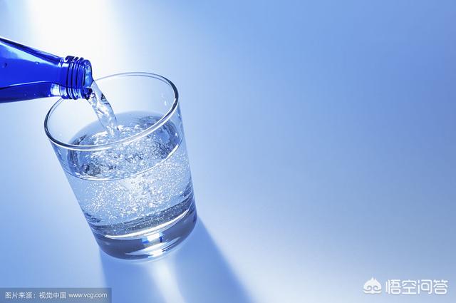 据说苏打水可以降尿酸,每天喝多少合适,可以直接当水喝吗？