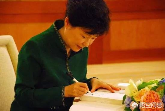 朴有天将获刑15年:韩国前总统李明博羁押到期后保释，朴槿惠还有希望出狱吗