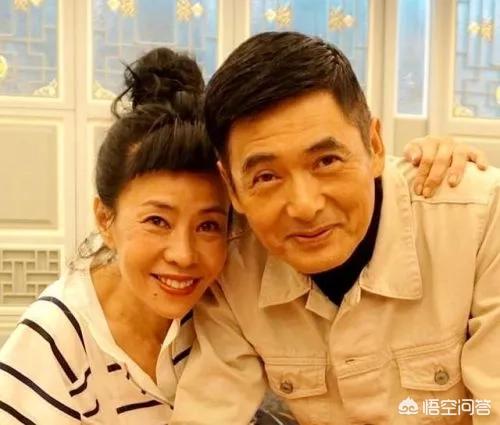 周润发老婆陈荟莲:相貌平平的陈荟莲是如何让周润发爱她30年的？