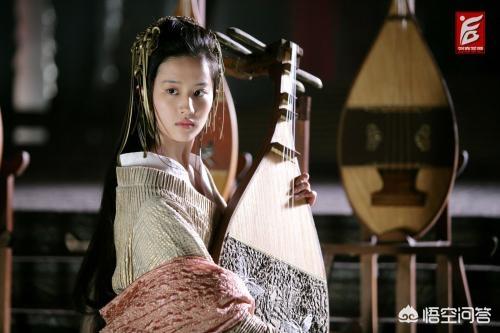金鹰女神迪丽热巴:迪丽热巴接棒唐嫣获封金鹰女神，12年已过，金鹰女神们如何了