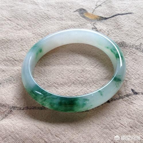 58和59的手镯有差别吗,翡翠五八圈是什么意思？行情怎么样？