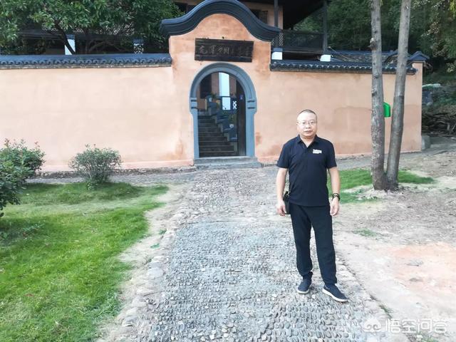 新坟淋雨必出贵人,你人生中最苦的一段是怎么度过的？