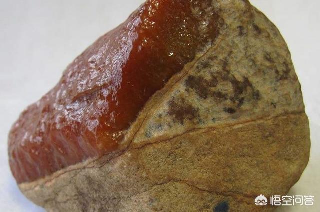 翡翠是怎么形成的,什么是翡翠的变种？翡翠又该如何保养？