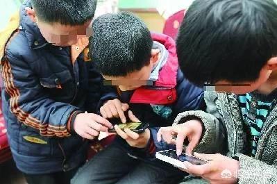 如何看待10月13日央视《焦点访谈》节目“让孩子放下手机游戏”一事,其中点名某公司缺乏社会责任感？