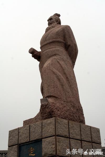 班超弃笔从戎和父兄有什么关系？