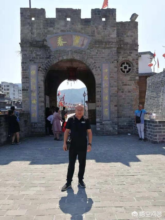 新坟淋雨必出贵人,你人生中最苦的一段是怎么度过的？