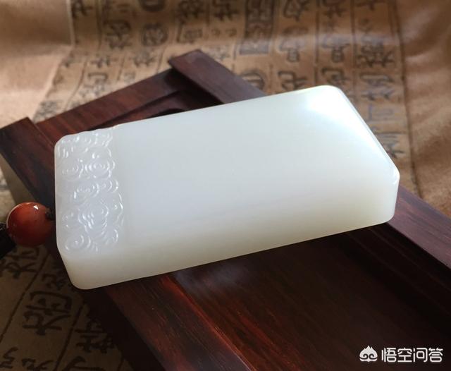 人工合成和田玉手镯怎么分辨,怎样鉴别真假和田玉的人工做皮？